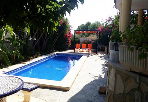 1968---2021-PISCINA-HAMACAS